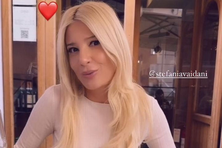 Σκορδά για Αραούχο: “Δεν τον ξέρω τον άνθρωπο, αλλά χαίρομαι που θέλετε να είμαι ερωτευμένη”