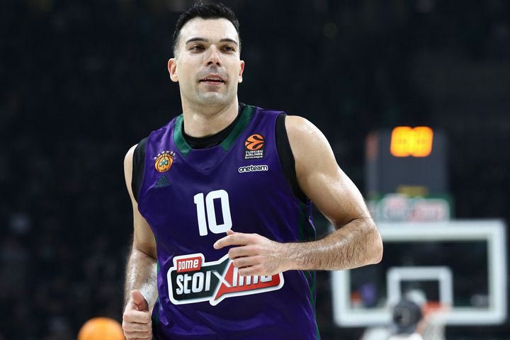 Ο Κώστας Σλούκας είναι ο Κώστας Σλούκας