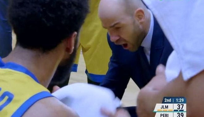 Χάποελ Ιερουσαλήμ – Περιστέρι: Εξαγριωμένος ο Βασίλης Σπανούλης μετά από αμυντικό λάθος της ομάδας του