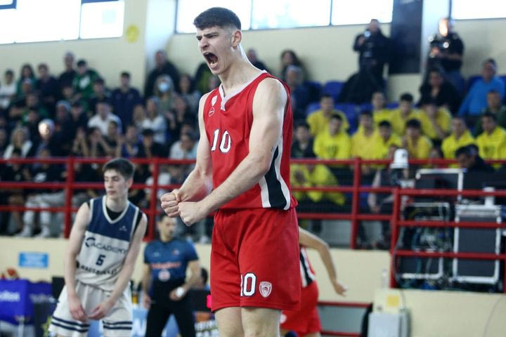 Rising Stars: Ο Ολυμπιακός λύγισε τη ΔΕΚΑ με 72-67 και αναδείχθηκε πρωταθλητής