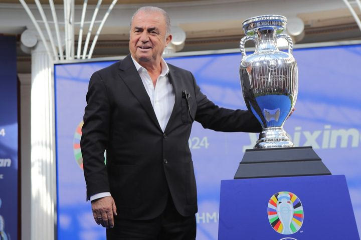 Τερίμ: “Εύχομαι να περάσει στο Euro η Ελλάδα και να παίξουμε αντίπαλοι”