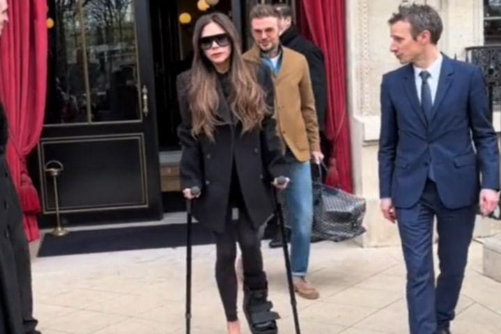 Ο Ντέιβιντ Μπέκαμ στο πλευρό της Βικτόρια μετά από το ατύχημα που είχε
