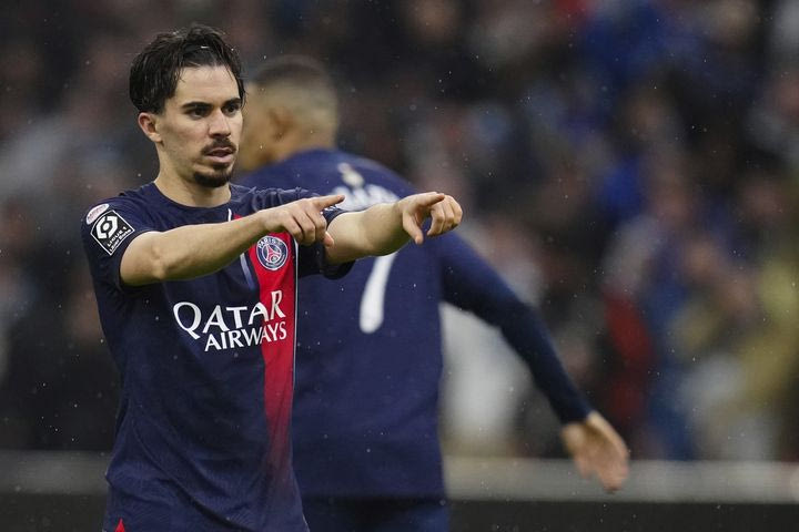 Μαρσέιγ – Παρί 0-2: Με Βιτίνια και Ράμος οι Παριζιάνοι των εννέα παικτών πήραν το Le Classique