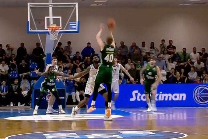 Το τρίποντο-προσευχή του Μάριους Γκριγκόνις που κράτησε τον Παναθηναϊκό όρθιο στη Ρόδο