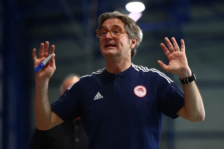 Ολυμπιακός, πόλο γυναικών: Αποχωρεί από την τεχνική ηγεσία των ερυθρόλευκων ο Δημήτρης Κραβαρίτης