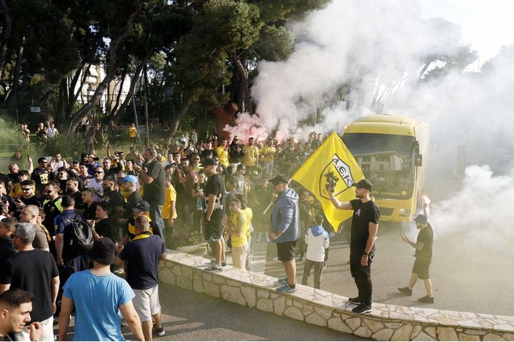 ΑΕΚ: Οι φίλοι της Ένωσης ντόπαραν ψυχολογικά την αποστολή στο ξενοδοχείο