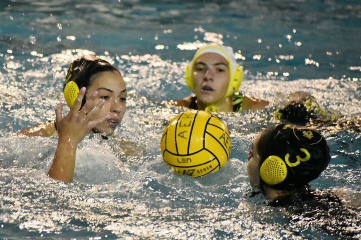 Α1 πόλο γυναικών: Στα ημιτελικά ο Άλιμος, παρέμεινε στην κατηγορία η ΑΕΚ