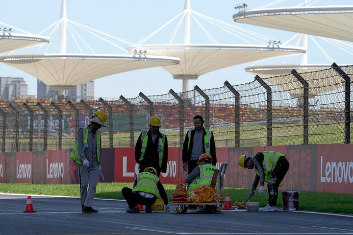 H FIA ακόμα ψάχνει γιατί καιγόταν το γρασίδι της πίστας της Σαγκάης