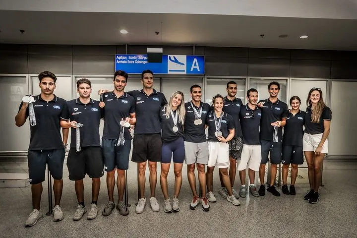 Ευρωπαϊκό Υγρού στίβου: Επέστρεψε στην Αθήνα η ελληνική αποστολή, γέμισε από μετάλλια το Ελ. Βενιζέλος