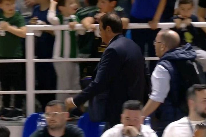 Ο Εργκίν Αταμάν έφυγε εκνευρισμένος προς τα αποδυτήρια ακριβώς με το φινάλε του Κολοσσός – Παναθηναϊκός