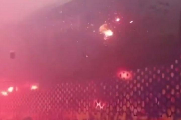 Μπαρτσελόνα: Οι οπαδοί επιτέθηκαν στο πούλμαν των μπλαουγκράνα γιατί το μπέρδεψαν με της Παρί