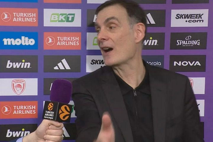 Εκνευρισμένος ο Μπαρτζώκας στη flash interview: “Αμφισβητούμενο το τελευταίο σφύριγμα”