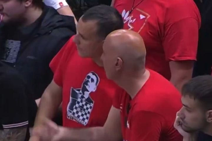 Ολυμπιακός: Η ερυθρόλευκη “καλημέρα” με μπλουζάκι για τον “σκακιστή” Μπαρτζώκα