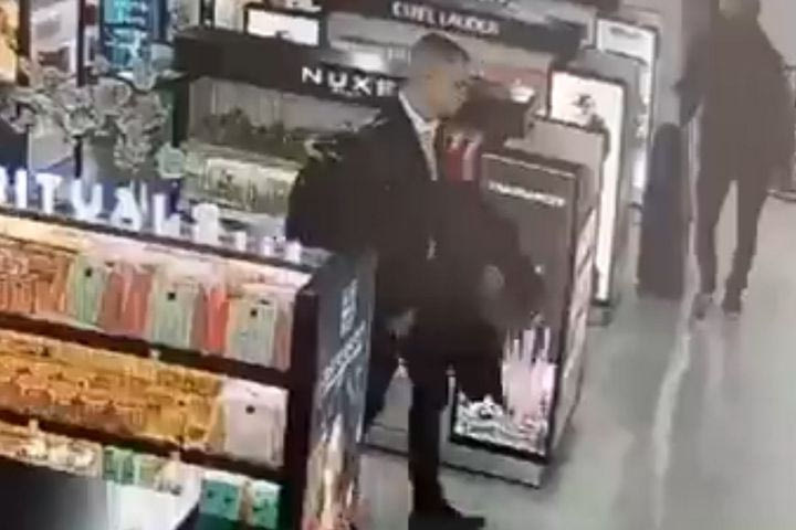 Σερβικό δημοσίευμα αναφέρει πως ο διαιτητής της EuroLeague, Ματέι Μπολτάουζερ, συνελήφθη για κλοπή σε αεροδρόμιο του Βελιγραδίου τον Δεκέμβριο