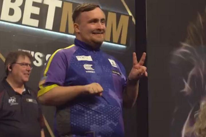 Διάσημος παίκτης των darts πίκαρε με στιλ την Λίβερπουλ, για την ήττα από την Έβερτον