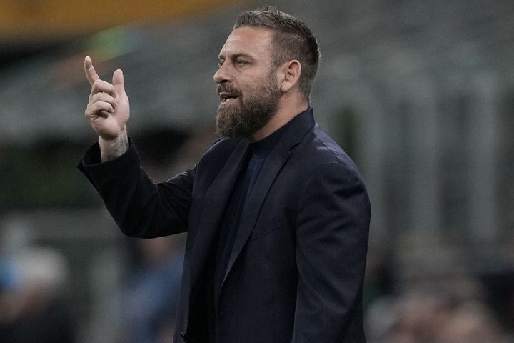 Γουλβς: Βλέπει Ντε Ρόσι για τον πάγκο της ενόψει της επόμενης σεζόν