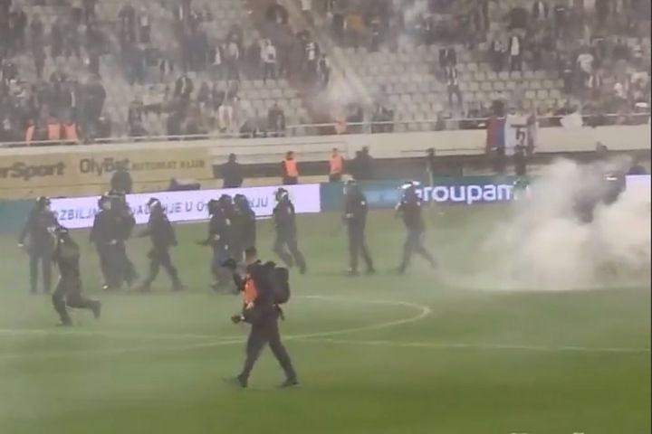Τρεις αστυνομικοί τραυματίστηκαν στα επεισόδια Χάιντουκ Σπλιτ – Ντίναμο Ζάγκρεμπ, πάνω από 50 οι συλλήψεις οπαδών