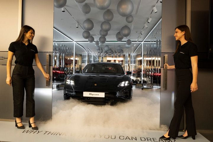 Εγκαίνια για το Porsche Center Αthens με ντεμπούτο της νέας Taycan