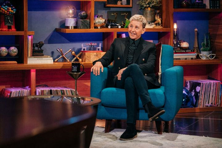 «Κακιά, γριά και λεσβία»: Η delulu Ellen DeGeneres πιστεύει ότι τη φάγαν τα κυκλώματα
