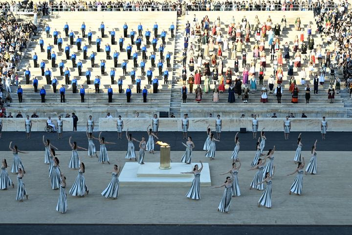 Ολυμπιακοί Αγώνες: Η Αθήνα παρέδωσε τη Φλόγα στο Παρίσι