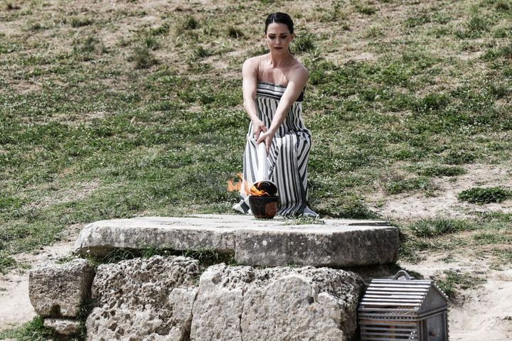 Η Ολυμπιακή Φλόγα ξεκίνησε το μαγικό της ταξίδι από την Αρχαία Ολυμπία για το Παρίσι