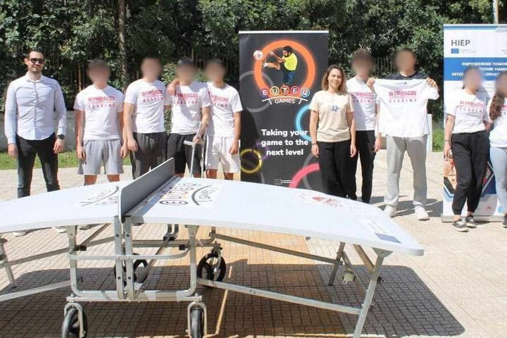 Ο Ολυμπιακός παρέδωσε στο ΓΕΛ Φιλοθέης τα “ερυθρόλευκα” Teq Tables