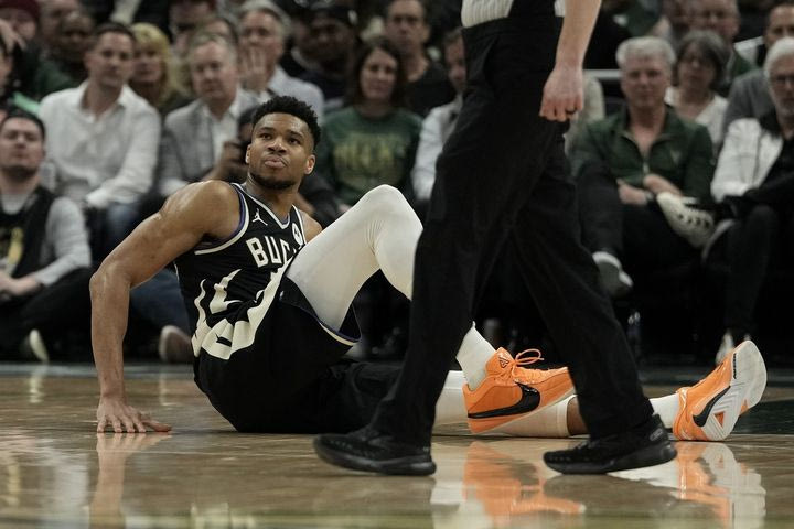 NBA, Θανάσης Αντετοκούνμπο για τον τραυματισμό του Γιάννη: “Η σκέψη μου ήταν ότι ο μικρός μου αδελφός είναι στο παρκέ, ελπίζω να μην έχει κάτι σοβαρό”