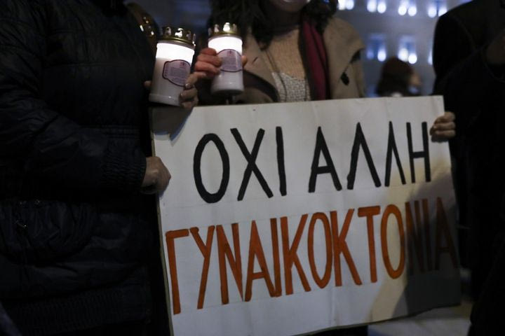 «100 εκεί; Είμαι στο Αστυνομικό Τμήμα, με σκοτώνουν!»