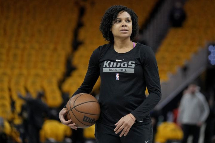 NBA: Οι Χόρνετς εξετάζουν την περίπτωση της Λίντσεϊ Χάρντινγκ για τον πάγκο της ομάδας
