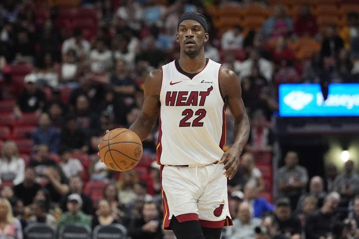 NBA: Οι Χιτ τιμώρησαν κι επίσημα με δύο αγώνες τον Μπάτλερ επειδή “συνεχίζει να αψηφά τους κανόνες της ομάδας”