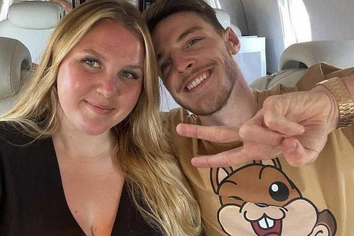 Η Lauren Fryer είναι ακατάλληλη για «σύντροφος ποδοσφαιριστή». Δεν έχει πάτο το σεξιστικό βαρέλι