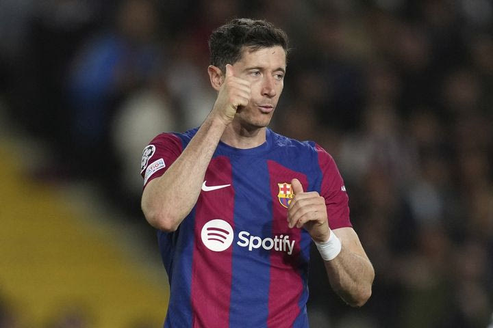 Λεβαντόβσκι: “Δεν έχω ασχοληθεί με Σαουδική Αραβία και MLS, θα μείνω στην Μπαρτσελόνα για τουλάχιστον δύο χρόνια”