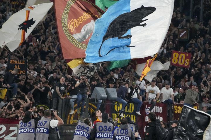 Ρόμα: Ο Μαντσίνι τιμωρήθηκε με πρόστιμο, κυμάτισε σημαία κατά της Λάτσιο μετά το ντέρμπι