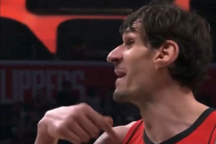 NBA: Ο Μπόμπαν Μαριάνοβιτς αστόχησε σε βολές για να πάρουν οι φίλοι των Κλίπερς δωρεάν κοτόπουλο