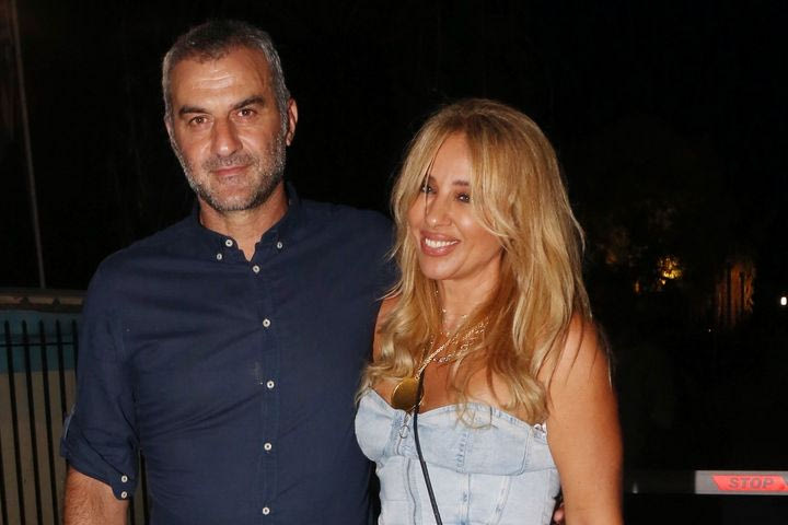 Βικτώρια Δέλλα: Η κόρη της Γωγώς Μαστροκώστα και του Τραϊανού Δέλλα σε σπάνια δημόσια εμφάνισή. Μια κούκλα