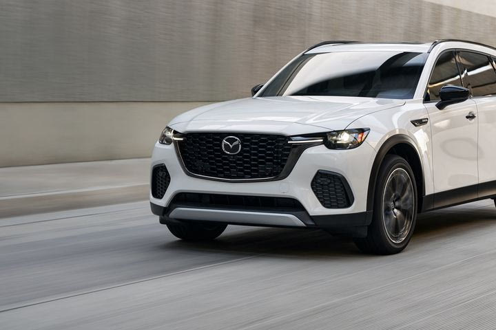 Πλησιάζει η ώρα για τα αποκαλυπτήρια του νέου Mazda CX-80 που θα μπει “σφήνα” στα premium SUV