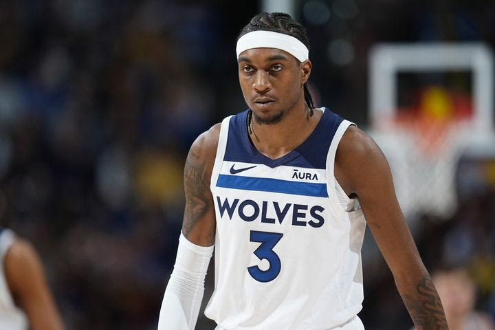NBA: Οι Τίμπεργουλβς λύγισαν με 105-93 τους Σανς με σούπερ ΜακΝτάνιελς και έκαναν το 2-0