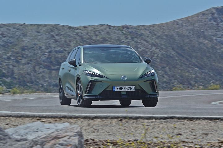 Δοκιμάζουμε τον “χακί πύραυλο” MG4 XPower με τους 435 ίππους