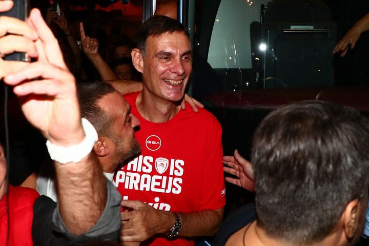 Ολυμπιακός: Στο ΣΕΦ βρέθηκαν 300 οπαδοί της ομάδας για να εμψυχώσουν Μπαρτζώκα και παίκτες