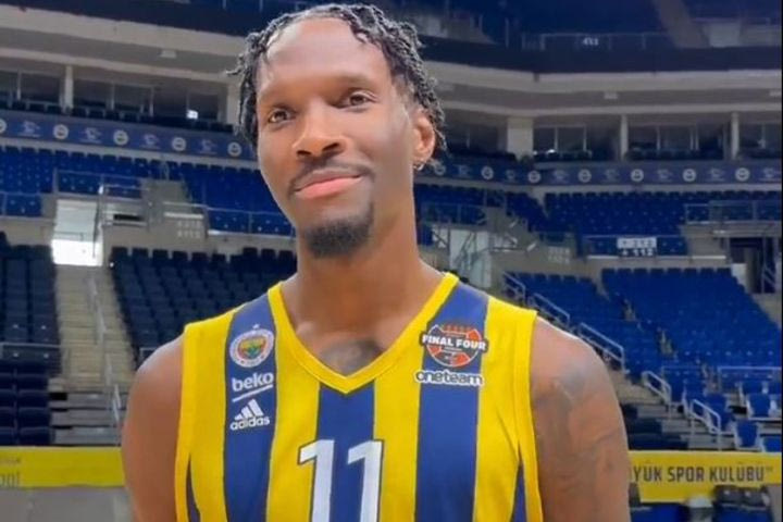 Επικός Χέιζ-Ντέιβις: “Ο Νικ Καλάθης πιστεύει ότι είναι ο Τζέισον Στέιθαμ”