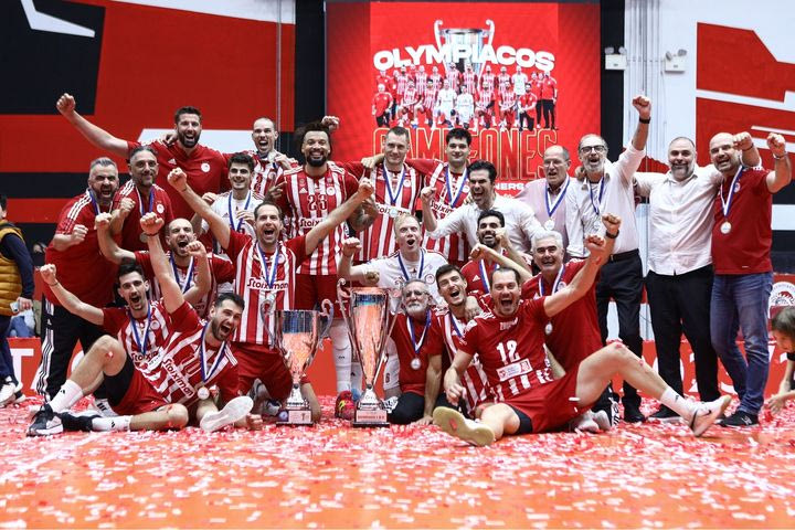 Ολυμπιακός: Οι ερυθρόλευκοι έφτασαν τους 308 ομαδικούς τίτλους με την κατάκτηση της Volley League