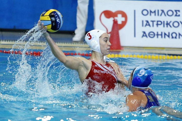 Ολυμπιακός – Εθνικός 11-10: Οι ερυθρόλευκες έκαναν το 20 στα 20 και στρέφουν το βλέμμα τους στο Final Four του Champions League