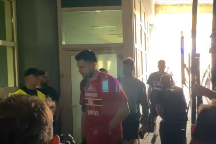 Ολυμπιακός: Η άφιξη της ερυθρόλευκης αποστολής στο ΟΑΚΑ για το ντέρμπι με τον Παναθηναϊκό AKTOR