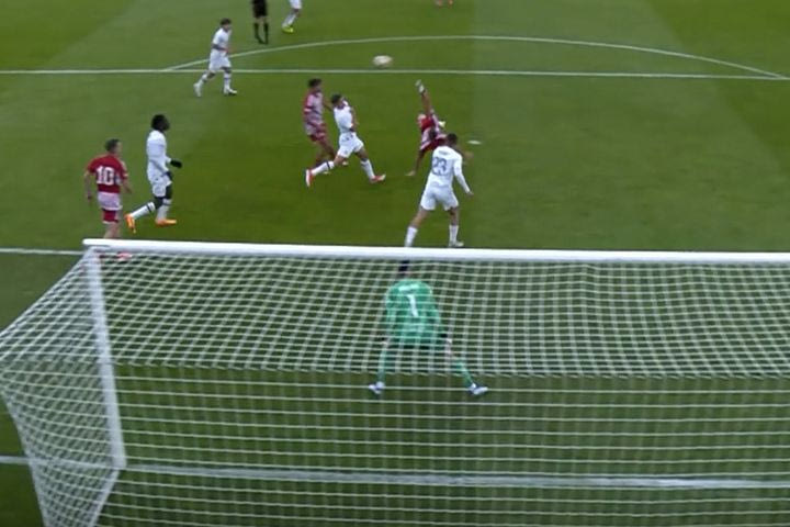 Το απίθανο ψαλίδι του Μπακούλα για το 3-0 του Ολυμπιακού