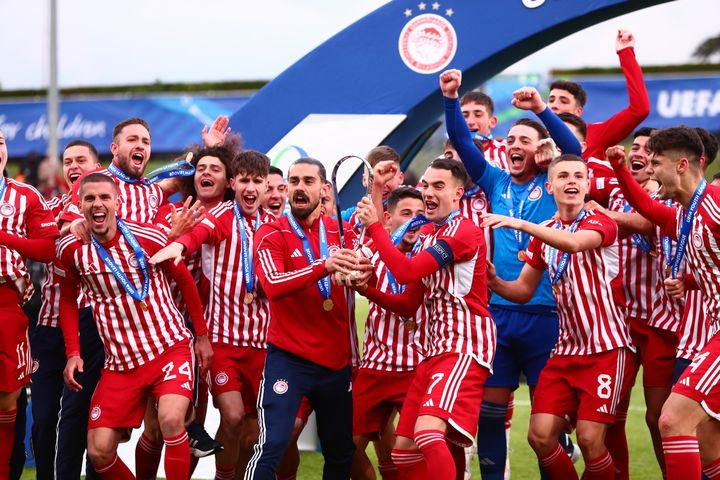 Ολυμπιακός: Η ιστορική απονομή του Youth League στους Πειραιώτες