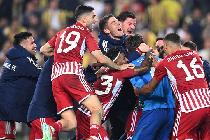 Φενέρμπαχτσε – Ολυμπιακός: Οι έξαλλοι πανηγυρισμοί μετά την τεράστια πρόκριση στους “4” του Conference League