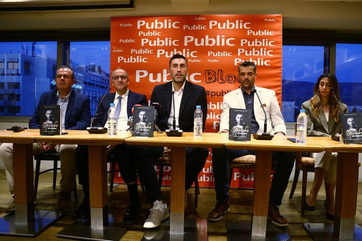 Ο Δήμος Ντικούδης παρουσίασε το βιβλίο του με τίτλο “All Around”