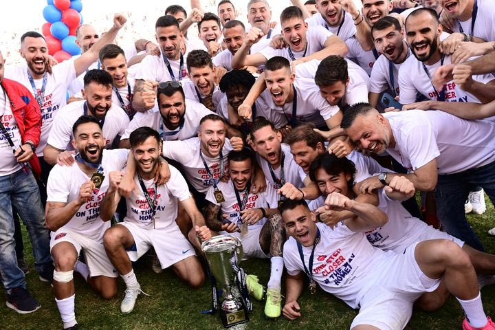 Ο Πανιώνιος αλλάζει σήμα και ζητάει από τους φιλάθλους του να επιλέξουν το καινούργιο
