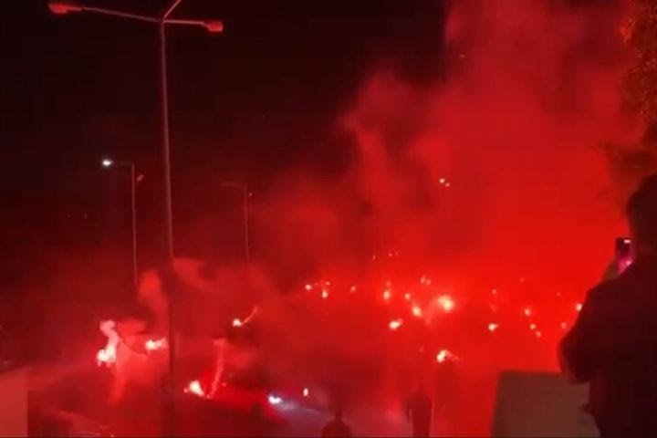 ΠΑΟΚ: Ο κόσμος του Δικεφάλου έκανε τη νύχτα μέρα και γιόρτασε εκκωφαντικά τα 98 χρόνια ιστορίας