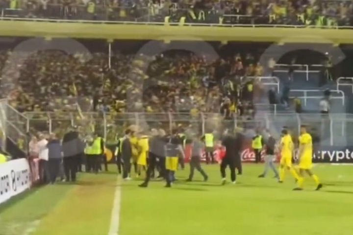 Πανικός στο Copa Libertadores: Πέταξαν σε παίκτη της Πενιαρόλ πέτρα στο πρόσωπο